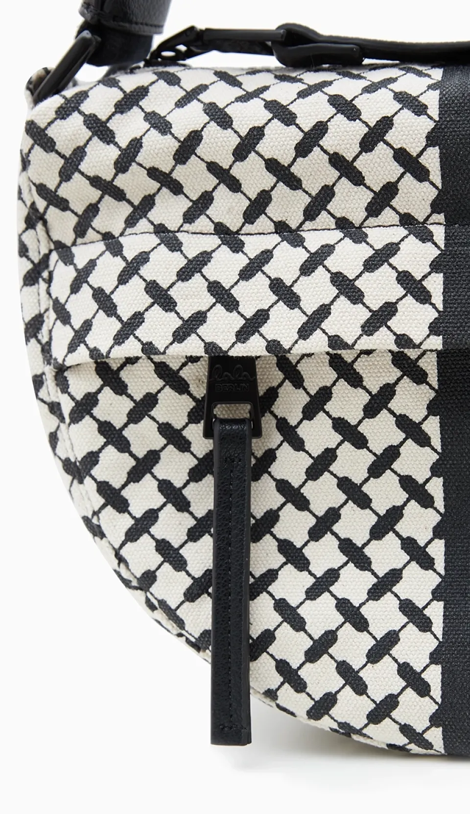 Lala Berlin Crossbody Melly canvas heritage stripe black heritagestripeblack Shop